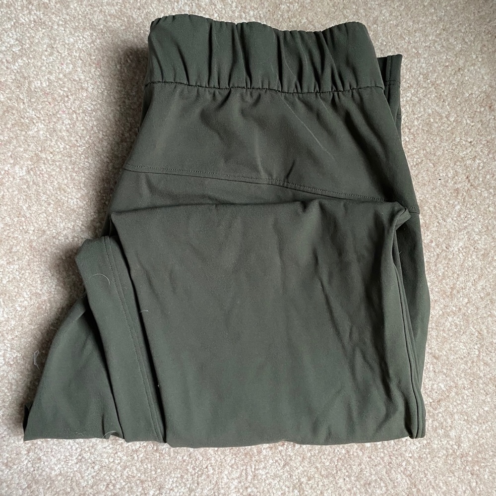 Lululemon on the fly pant size 4